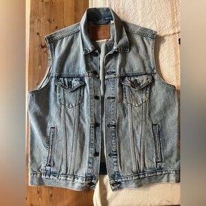 Levi's Light Wash Denim Vest - Vintage Fit